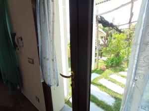Κήπος έξω από το Casa Mia