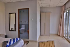 O baie la Tharang Resorts aptdc +50 fotografii