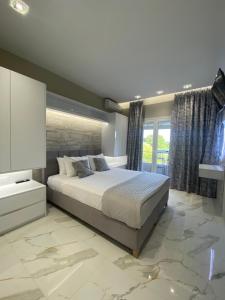 Postel nebo postele na pokoji v ubytování Evelina Luxury Suites in Corfu
