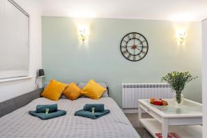 a bedroom with a bed with yellow and blue pillows at Contractors Welcome to Chantry close stay! in Peterborough