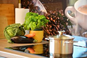 Makanan di atau berdekatan apartmen