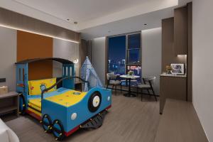 Rúm í herbergi á All-weather Hotel Wutian Old Street Branch