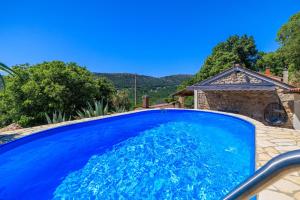 Bazén v ubytovaní Villa Romantic alebo v jeho blízkosti