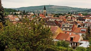 Nespecifikovaný výhled na destinaci Brno nebo výhled na město při pohledu z penzionu