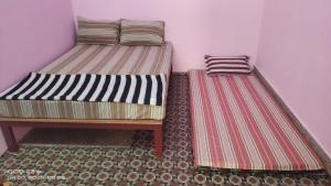 Ένα ή περισσότερα κρεβάτια σε δωμάτιο στο Shree chendur Rooms stay