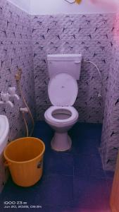 Ένα μπάνιο στο Shree chendur Rooms stay