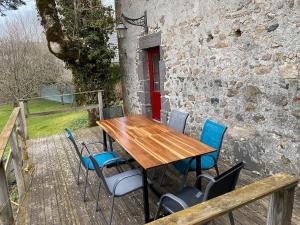 Gallery image of Longère 7 personnes - 4 chambres - 3 SdB Orcival in Vernines +38 photos