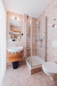 Koupelna v ubytování Ambienthotel Tassilo + 21 fotografií