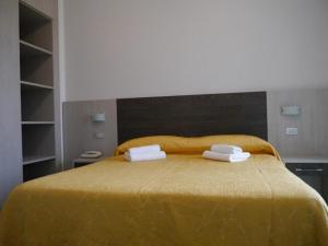 Postel nebo postele na pokoji v ubytování Hotel Monaco - parcheggio incluso e piscina - min 2 gg