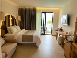 TV a/nebo společenská místnost v ubytování Cabana Blu Hotel & Suites