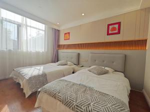 Letto o letti in una camera di Longchen Hotel