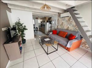 Photo de la galerie de l'établissement Gîte cosy au calme, extérieur et parking privé, à Marguerittes