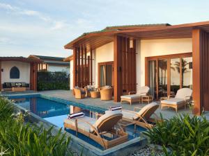 Bazén v ubytování Mövenpick Resort Cam Ranh nebo v jeho okolí