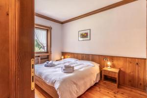 Postel nebo postele na pokoji v ubytování Casa Crignes, residenziale a due passi dal centro