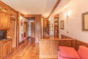 TV a/nebo společenská místnost v ubytování Casa Crignes, residenziale a due passi dal centro