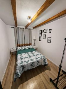 Postel nebo postele na pokoji v ubytování Cabana Tudor