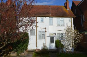 a white house with a red roof at Welcome Holiday Flats in Skegness