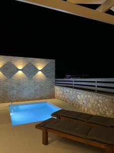 Bazén v ubytování Serenity luxury villa nebo v jeho okolí