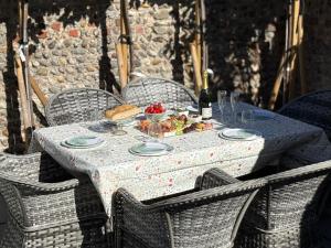 Jídlo v apartmánu nebo okolí