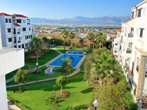 Bazén v ubytování Appartement climatisé vue piscine - Lilacs garden CaboNegro nebo v jeho okolí