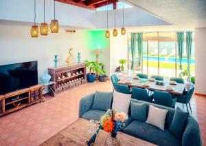 A television and/or entertainment centre at Villa Molly88