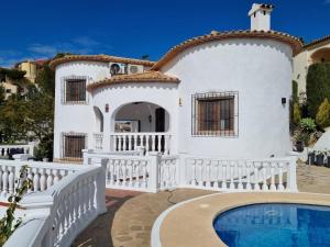 a villa with a swimming pool and a house at Casa Emilia in Adsubia