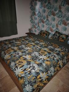 Postel nebo postele na pokoji v ubytování Monstera Lodge