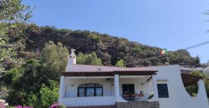 A general mountain view or a mountain view taken from the holiday home