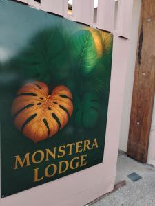 Certifikát, hodnocení, plakát nebo jiný dokument vystavený v ubytování Monstera Lodge