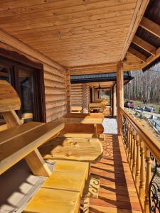 Chaty pod Pilskiem - sauna i jacuzzi w cenie的休息区
