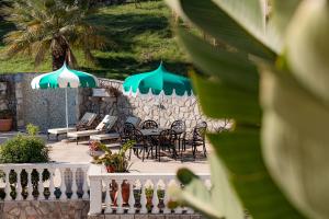 Κήπος έξω από το Monte Aria panorama suites