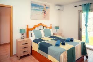 A bed or beds in a room at Villa Molly88 Még 16 kép