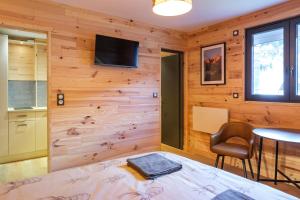 TV a/nebo společenská místnost v ubytování Apart Hôtel des Cols