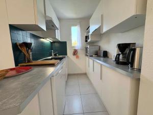 Dapur atau dapur kecil di Valras'Loc - Entre Plage et Piscine