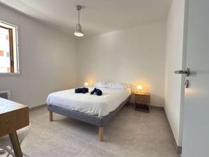 Postel nebo postele na pokoji v ubytování F3 Confort & Piscine 300m de la Plage + 5 fotografií