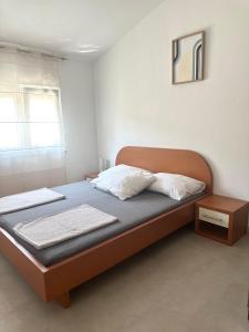 Postel nebo postele na pokoji v ubytování Apartments Buba Vir