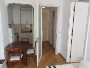 Η κουζίνα ή μικρή κουζίνα στο DELTA CITY Apartment +15 φωτογραφίες