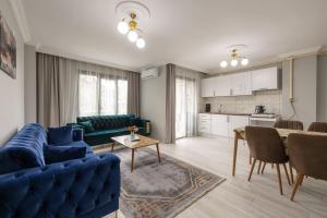 Η κουζίνα ή μικρή κουζίνα στο Loyi Apartments