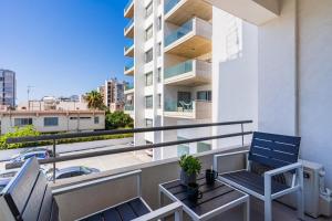 En balkon eller terrasse på Destiny 1-Bedroom Apartment