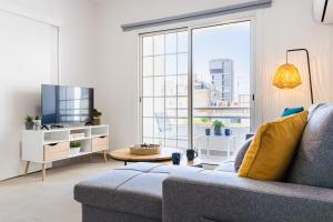 Et tv og/eller underholdning på Destiny 1-Bedroom Apartment