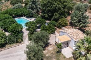 an aerial view of a villa with a swimming pool at Agriturismo Val Di Noto in Noto