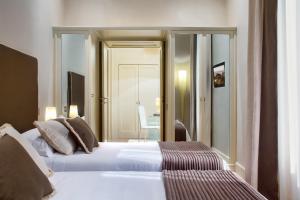 Postel nebo postele na pokoji v ubytování Grand Hotel Excelsior Vittoria