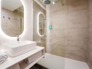 Koupelna v ubytování Novotel Saint Avold