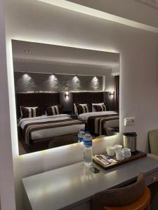 A seating area at Blue Istanbul Hotel Taksim