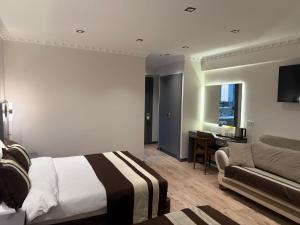 A bed or beds in a room at Blue Istanbul Hotel Taksim