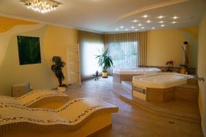 Postel nebo postele na pokoji v ubytování Hotel & Pension Aßmann + 37 fotografií