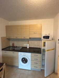 Dapur atau dapur kecil di Beautiful accommodation, private residence