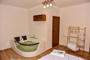 Rúm í herbergi á Hotel Zallina