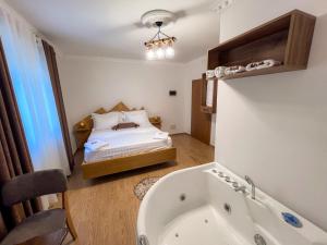 Rúm í herbergi á Hotel Zallina