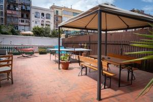 Patio lub wspólna przestrzeń na świeżym powietrzu w obiekcie Soul Backpackers Barcelona